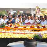 MK-Stalin-submits-floral-tribute-to-Annadurai