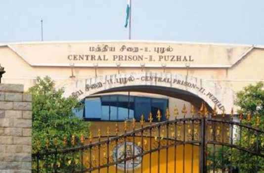 புழல் சிறையில் குற்றவாளிகளுக்கு சலுகை வழங்க ரூ.2 லட்சம் லஞ்சம்-காவலர்கள் குற்றச்சாட்டு