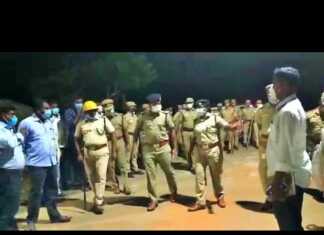 கொடிக்கம்பம் விவகாரம் : இரு சமூதாயத்தினரிடையே ஏற்பட்ட மோதலால் போலீசார் உட்பட இருபிரிவைச் சார்ந்த 10 பேர் படுகாயம் : மோதலைக் கட்டுப் படுத்த போலீசார் குவிப்பு