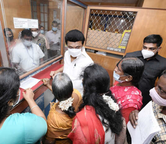 தலைமைச் செயலகத்தில் முதலமைச்சர் தனிப்பிரிவில், முதலமைச்சர் மு.க.ஸ்டாலின் திடீர் ஆய்வு