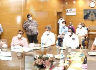 சாலைப் பாதுகாப்புக் குறித்து ஆய்வுக் கூட்டம் : சாலைப்பாதுகாப்பை மேம்படுத்தவும், விபத்துக்களை தடுக்கவும் உரிய நடவடிக்கைகளை மேற்கொள்ள அலுவலர்களுக்கு அமைச்சர் அறிவுறுத்தல்