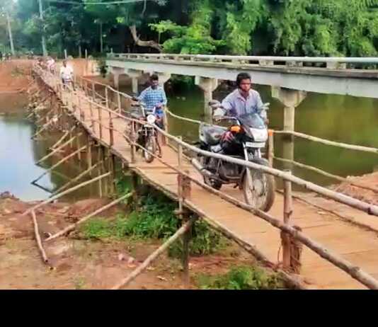கும்பகோணம் : திருபுவனம், வேப்பத்தூர் இணைப்பு மரப்பாலத்தால் விபத்துகள் ஏற்படும் அபாயம் : காவிரி ஆற்றுப் பாலத்தை விரைந்து முடிக்க பொதுமக்கள் அரசுக்கு கோரிக்கை
