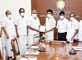 மழை வெள்ளத்தால் பாதிக்கப்பட்ட சாலைகள் மற்றும் வடிகால்களை சீரமைக்க ரூ. 300 கோடி : முதலமைச்சர் ஸ்டாலின் அறிவிப்பு