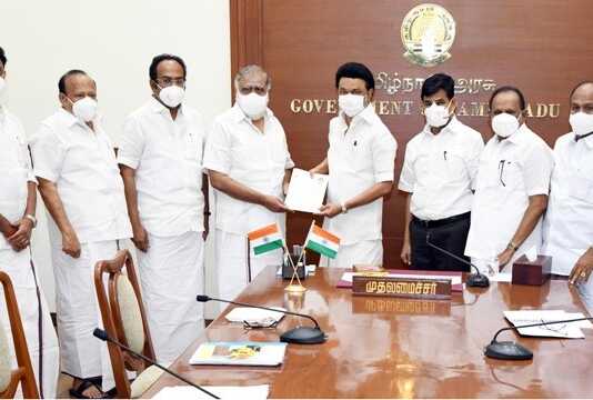 மழை வெள்ளத்தால் பாதிக்கப்பட்ட சாலைகள் மற்றும் வடிகால்களை சீரமைக்க ரூ. 300 கோடி : முதலமைச்சர் ஸ்டாலின் அறிவிப்பு