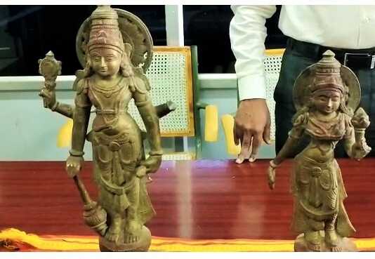 கிருஷ்ணகிரியில் அண்ணன் தம்பி இருவருக்கிடையே சொத்துப் பிரிக்கும் போது கைப்பெற்றப்பட்ட ஐம்பொன் சிலைகள் … சிலைத்திருட்டு தடுப்பு காவல்துறையினர் நீதிமன்றத்தில் ஒப்படைப்பு