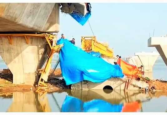 கும்பகோணம் : ரூ.150 கோடி மதிப்பீட்டில் கட்டப்பட்டு வரும் கொள்ளிடம் மேம்பாலம் திடிரென இடிந்து விழுந்ததால் பரபரப்பு …