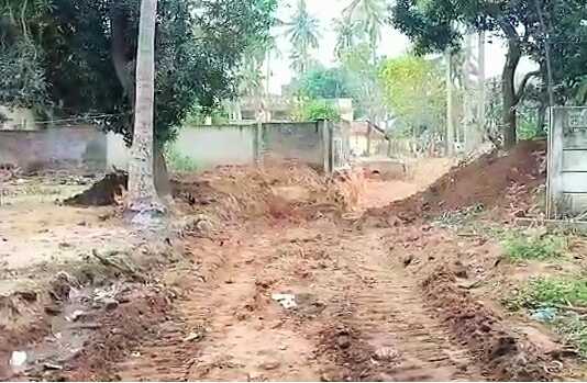 பல ஆண்டுகளாக தனியார் ஆக்கிரமிப்பில் இருந்த பொதுப்பணித்துறைக்கு சொந்தமான பாசன வாய்க்கால் மீட்பு : நீதிமன்ற உத்தரவின் பேரில் கும்பகோணம் கோட்டாட்சியர் அதிரடி நடவடிக்கை !