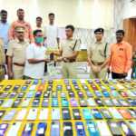 Chengalpattu District Superintendent of Police Action 174 cell phones worth Rs 32 lakh handed over to recipients, Rs 26 lakh frozen in cyber crime complaint, Rs 19 lakh cash recovered (2)