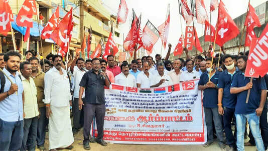 கும்மிடிப்பூண்டி : மத்திய அரசை கண்டித்து அனைத்து தொழிற் சங்கங்களின் 2 ஆம் நாள் கண்டன ஆர்ப்பாட்டம் ..