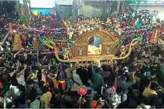 கும்பகோணம் சக்கரப்பள்ளி சப்தஸ்தான விழா : பொம்மை, சாமிக்கு பூ போடும் நிகழ்ச்சியில் ஏராளமான பக்தர்கள் பங்கேற்று சாமியை வழிப்பட்டனர் …