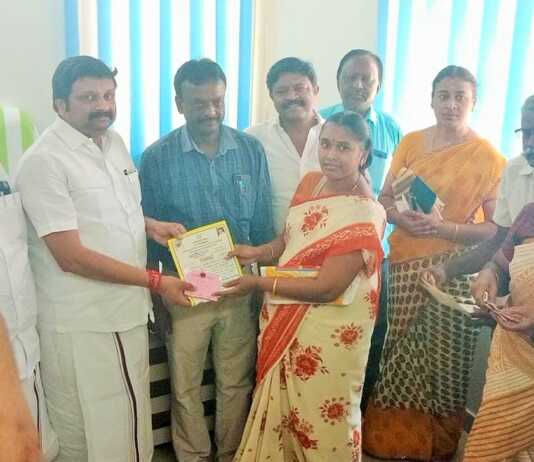 இராசிபுரம் வேளாண்மை உற்பத்தியாளர்கள் கூட்டுறவு விற்பனைச் சங்கத்தில் ரூ. 1.72 கோடி மதிப்பிலான நகைக்கடன் தள்ளுபடி : 353 பயனாளிகளிடம் எம்.பி. இராஜேஸ்குமார் நகைகளை வழங்கினார் …