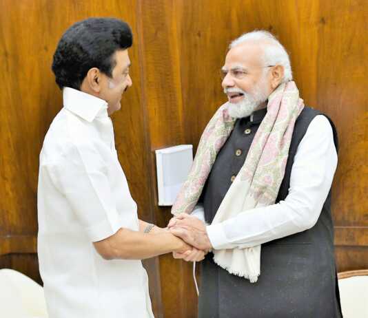 புதுடெல்லி பிரதமர் அலுவலகத்தில் பிரதமர் மோடியுடன் தமிழ்நாடு முதலமைச்சர் மு.க.ஸ்டாலின் சந்திப்பு