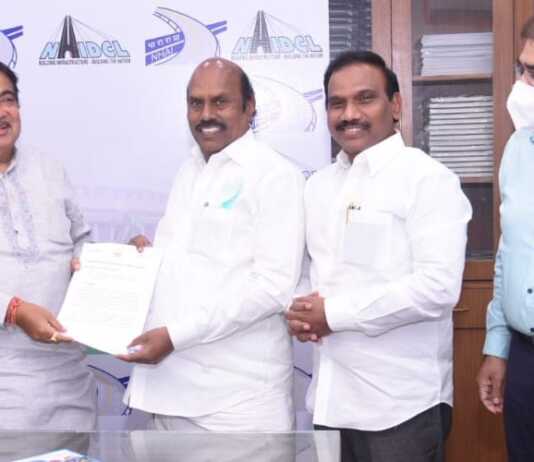 புதுடெல்லியில் ஒன்றிய அமைச்சர் நிதின்கட்காரியுடன், தமிழக பொதுப்பணிகள், நெடுஞ்சாலைகள் மற்றும் சிறு துறைமுகங்கள் துறை அமைச்சர் எ.வ.வேலு சந்திப்பு…