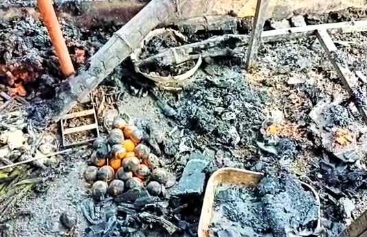 முட்டிக்குடியில் பயங்கர தீ விபத்து : மினி சூப்பர் மார்க்கெட்டில் ரூ. 4 லட்சம் மதிப்பிலான பொருட்கள் தீயில் எரிந்து நாசம் …