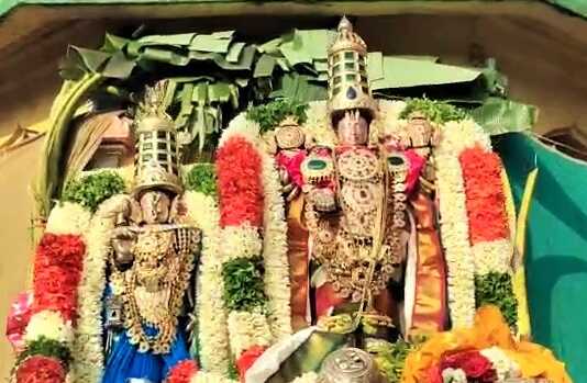 நாச்சியார்கோவில் ஸ்ரீசீனிவாசபெருமாள் திருக்கோயிலில் கொடியேற்றத்துடன் பங்குனி தேர்விழா தொடங்கியது ..