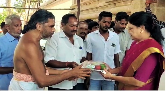 VK Sasikala, Sami darshan at Shiva and Vaishnava temples in Kumbakonam today-pic (2)