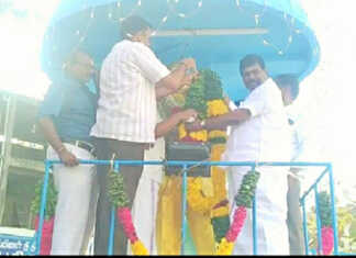 பொன்னேரியில் அதிமுக சார்பில் நடைப்பெற்ற அம்பேத்கரின் 131வது பிறந்த நாள் விழா : அம்பேத்கர் திருவுருவச்சிலைக்கு சிறுணியம் பலராமன் மாலை அணிவித்து மரியாதை..