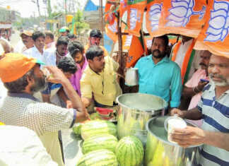 பாரதிய ஜனதா கட்சியின் 42 ஆம் ஆண்டு துவக்க விழா : ஆரணியில் பொதுமக்களுக்கு குளிர்பானம், பழங்கள் வழங்கி தொண்டர்கள் கொண்டாட்டம் ..