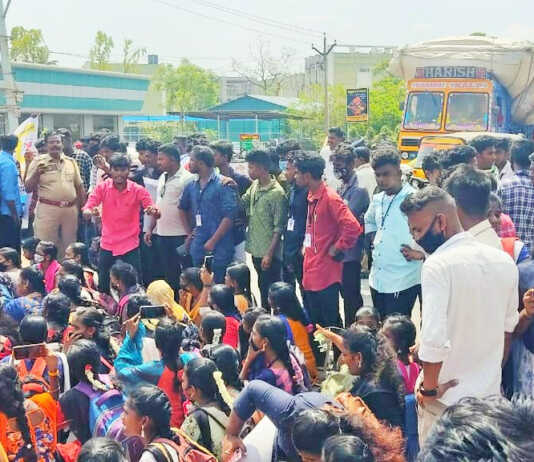 பொன்னேரியில், உலகநாதன் அரசு கல்லூரி மாணவர்கள் வகுப்புகளைப் புறக்கணித்து சாலை மறியல் போராட்டம் ..