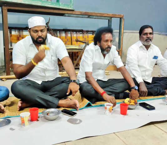 மாதவரத்தில் நடைப்பெற்ற இப்தார் நோன்பு திறப்பு நிகழ்ச்சி : திமுக பொதுக்குழு உறுப்பினர் புழல் நாராயணன் பங்கேற்பு
