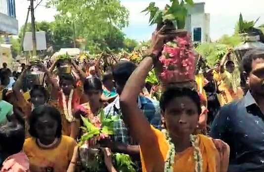 கும்பகோணம் : அருள்மிகு ஸ்ரீமகா மாரியம்மன் கோவில் செடல் திருவிழா : ஆயிரக்கணக்கான பக்தர்கள் பங்கேற்று அம்மனுக்கு பாலபிஷேகம் செய்து வழிபாடு