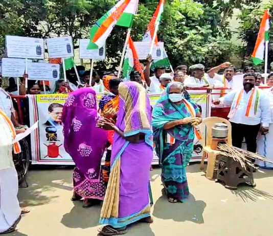 குன்றத்தூர் : பெட்ரோல், டீசல் மற்றும் எரிவாயு சிலிண்டர் விலை உயர்வைக் கண்டித்து காங்கிரஸ் சார்பில் ஒப்பாரி ஆர்ப்பாட்டம் ..
