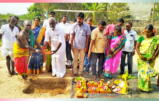 வன்னிப்பாக்கம் ஊராட்சியில் புதிய பள்ளி கட்டிடம் கட்ட எம்.எல்.ஏ. துரை சந்திரசேகர் அடிக்கல் நாட்டினர்