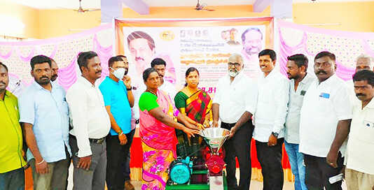 கொரோனா பாதிப்பால் உயிரிழந்த குடும்பங்கள் பொருளாதாரத்தில் மேம்பட ரூ.20 லட்சம் மதிப்பிலான நலத்திட்டவுதவிகளை பொன்னேரி எம்.எல்.ஏ துரை சந்திர சேகர் வழங்கினார் ..