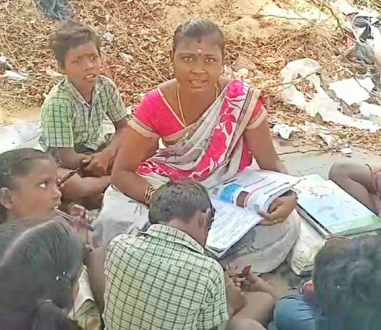 பள்ளியை இடித்து ஏழுமாதமாகியும் கட்டடப்பணிகள் தொடங்கப்படாத மீஞ்சூர் ஒன்றிய வன்னிபாக்கம் ஊராட்சி ஆரம்பப்பள்ளி : கொளுத்தும் வெயிலில் வேர்வை சொட்ட மரத்தடியில் அமர்ந்து கல்விப் பயலும் மாணவர்கள் !