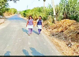 ஏலியம்பேடு பள்ளிக்கு சென்றுவர 10 கி.மீ தூரம் நடந்து செல்லும் மாணவிகள் : அவர்கள் கேட்கும் கேள்விக்கு அரசிடம் இருந்து விடை கிடைக்குமா .. சமூக ஆர்வலர்களின் எதிர்பார்ப்பு !