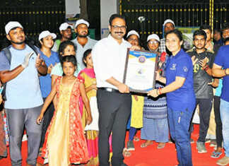 நெகிழி ஒழிப்புக் குறித்து நடைப்பெற்ற விழிப்புணர்வு நடைபேரணி : பங்கேற்ற தன்னார்வலர்களுக்கு திருவள்ளூர் மாவட்ட ஆட்சித்தலைவர் பாரட்டுச் சான்றிதழ்களை வழங்கினார் ..