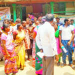 The tribesmen besieged the office of the Ponneri Vattachiyar demanding the provision of housing-2 (3)
