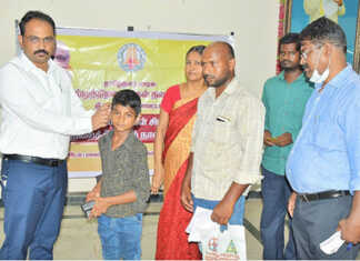 மக்கள் குறை தீர்க்கும் நாளில் பொதுமக்களிடமிருந்து 206 கோரிக்கை மனுக்களை பெற்ற திருவள்ளூர் மாவட்ட ஆட்சித்தலைவர் : மனுக்களின் மீது உரிய நடவடிக்கை எடுக்க துறை அலுவலர்களுக்கு அறிவுறுத்தல் ..