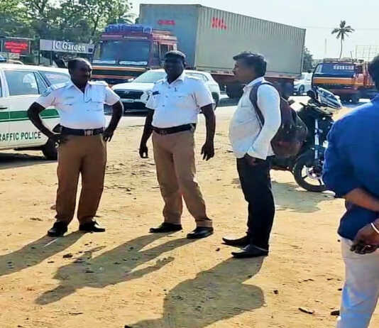 மதுரவாயல் அருகே வேன் கார் மோதி விபத்து : வேன் ஓட்டுநர் படுகாயத்துடன் மருத்துவமனையில் அனுமதி !