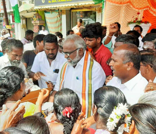 மீஞ்சூர் மறைந்த முன்னாள் பிரதமர் ராஜீவ் காந்தியின் 31வது நினைவு தினம் : பொன்னேரி காங் எம்.எல்.ஏ ஏழை எளியோர்க்கு நலவுதவிகளை வழங்கினார்..