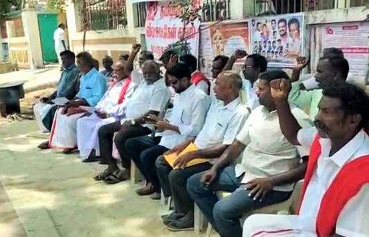 பாபநாசத்தில் தமிழ்நாடு விவசாயிகள் சங்கம் சார்பில் நடைப்பெற்ற தொடர் காத்திருப்பு போராட்டம் : மூன்று துறைகளை கண்டித்து முழக்கம் !