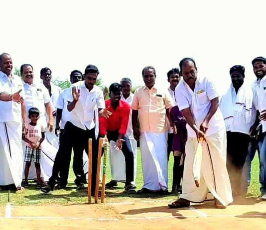 காஞ்சிபுரம் : டாஸ் போட்டு கிரிக்கெட் விளையாட்டை துவக்கி வைத்த உத்திரமேரூர் சட்ட மன்ற உறுப்பினர் …