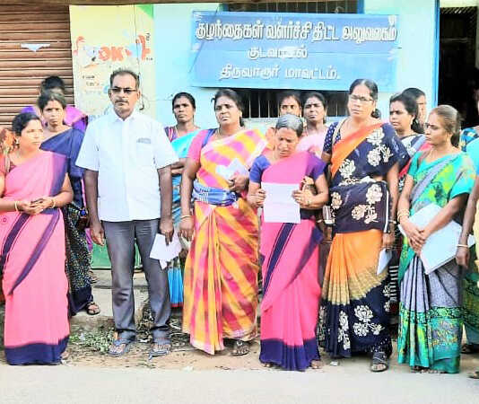 குடவாசல் : அங்கன்வாடி ஊழியர்கள் மற்றும் உதவியாளர் சங்கம் சார்பாக மையத்தின் சாவி ஒப்படைக்கும் மாலை நேர கண்டன ஆர்ப்பாட்டம் ..