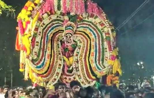 கீழ்மாந்தூரில் மகாமாரியம்மன் கோயில் தீமிதி திருவிழா : தீ குண்டத்தில் தவறி விழுந்து முதியவருக்கு காயம்