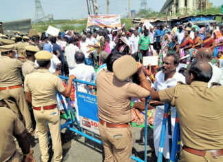மீஞ்சூர்: எல்&டி கப்பல் கட்டும் துறைமுகம் முன்பு நூற்றுக்கும் மேற்பட்ட பழவேற்காடு மீனவர்கள் கண்டன ஆர்ப்பாட்டம் ..