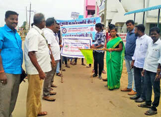 மீஞ்சூர் பேரூராட்சி சார்பில் அரியன்வாயில் பகுதியில் நடைப்பெற்ற நெகிழி ஒழிப்பு விழிப்புணர்வு பிரச்சார பேரணி : சந்திரபாபு ஜெயின் கல்லூரி நாட்டு நலப்பணி திட்ட மாணவர்கள் பங்கேற்பு