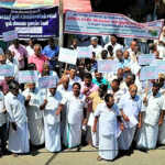 Rasipuram Power Loom Fabric Manufacturers Association protests against the increase in yarn prices in Vennandur-1 (2)
