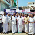 Rasipuram Power Loom Fabric Manufacturers Association protests against the increase in yarn prices in Vennandur-3 (2)