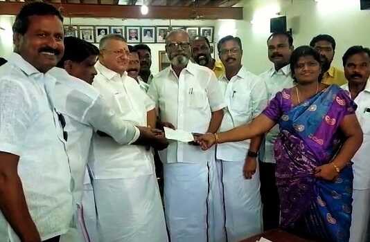 நமக்குநாமே திட்டத்தின் கீழ் கழிவுநீர் கால்வாய் சீரமைக்கும் பணி : கும்பகோணம் தொழிலதிபர் ராயா சில்க் கோவிந்தராஜ் ரூ.5 லட்சத்திற்கான காசோலை வழங்கினார் ..