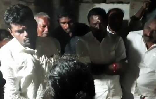திருவாரூர்: மரணமடைந்த பாமக தொண்டர் மணிகண்டன் வீட்டிற்கு பாஜக மாநிலத் தலைவர் அண்ணாமலை நேரில் சென்று ஆறுதல்..