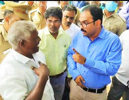 திருவள்ளூர் : எல்.அன்ட்.டி நிறுவனத்திற்கெதிராக தொடர்ந்து நான்காவது நாளாக பல்வேறு போராட்டங்களை நடத்தி வரும் பழவேற்காடு மீனவர்கள் ..