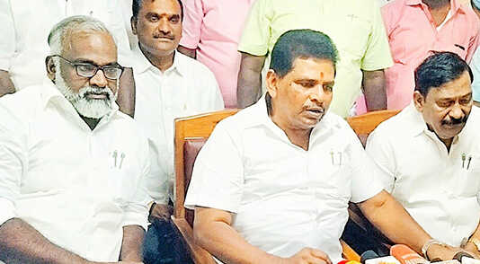 பொன்னேரி மீன்வளக் கல்லூரியில் நடைப்பெற்ற விழிப்புணர்வு நிகழ்ச்சி : பயனாளிகளுக்கு அமைச்சர் அனிதா ராதாகிருஷ்ணன் நலத்திட்டவுதவிகளை வழங்கினார் ..