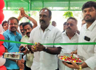 சென்னை ஃபிரஷ் சூப்பர் மார்க்கெட் திறப்பு விழா : திருவேற்காடு நகரமன்றத் தலைவர் என்.இ.கே.மூர்த்தி திறந்து வைத்து முதல் விற்பனை துவக்கி வைத்தார்..