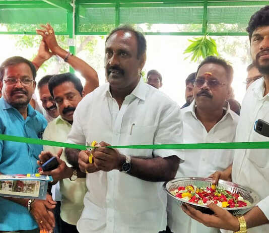சென்னை ஃபிரஷ் சூப்பர் மார்க்கெட் திறப்பு விழா : திருவேற்காடு நகரமன்றத் தலைவர் என்.இ.கே.மூர்த்தி திறந்து வைத்து முதல் விற்பனை துவக்கி வைத்தார்..
