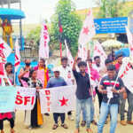 Indian Students Union road blockade in Ponneri against Agnipath project-1 (2)